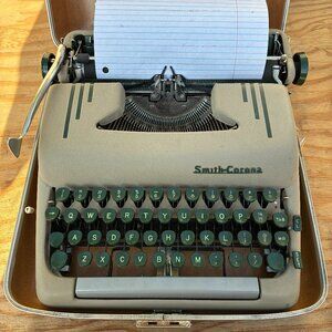 Vintage 1950's Smith Corona Silent Super Typewriter With Case